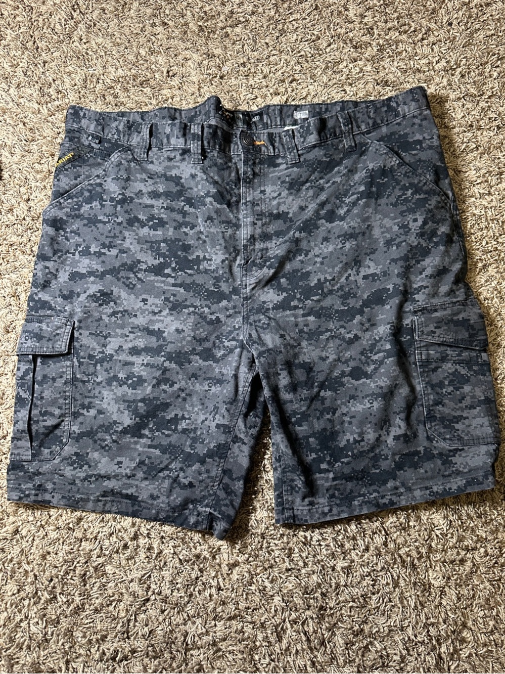Ariat Men's Digital Camouflage Cargo Shorts - Black/Grey Size 50